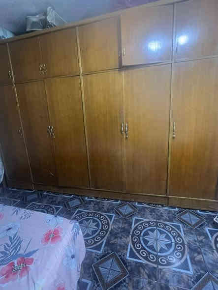 السلام عليكم 
غرفه اخشاب بس يرادلهه صبغ وشويه تعديلات مثل مموضح بالصور 
الزعفرانيه الاربع شوارع 
السعر ٦٥٠
الاتصال على الرقم الموجود ***********
