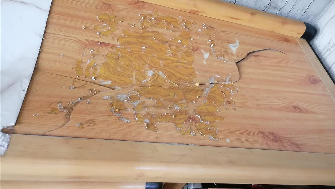 السلام عليكم كاونتر للبيع بي بس هذا الكسر الي بالصورة نضيف كلش ب 175الف وبي مجال للشراي للاستفسار ع الرقم ***********
