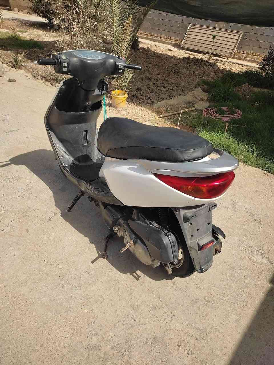 السلام عليكم دراجه بريس يباني مكفوله وجاهزه نكره سلف محرك ما مفتوح جاهزه من طول لطول لسعر 400 وبيه مجال عنواني قضاء الرفاعي رقم تلفون ***********
