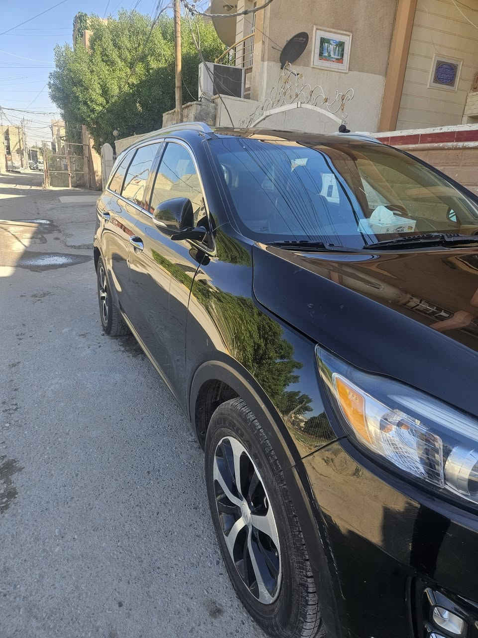 السلام عليكم
للبيع سورنتوا ٢٠١٨ امريكي 4 سلندر تيربو ( مواصفات EX ) رقم بغداد مشروع وطني ماشية 78 حقيقي
بيه تبديل جاملغ وبنيد نفس اللون 

1. تحكم استيرن
3. 5راكب + إضافة 2
4. حساسات
5. رادارات النقطه العمياء
6. كاميرا بالصندوك
7. ويل كب نيكل ستيل ابو الفراشة حجم 18
8.  شاشه أعطال كبيره 
9. مري شفط
11. بصمه تشغل
12. بصمه ابواب
13. صندوك كهربائي 
14. كشنات جلد
15. تدفئه بالستيرن والكشنات
16. كشنات كهرباء 
17. ثلاثة انظمة قيادة 
18. Ac 115V
19. بردات ابلاديه
20. اشاير بالمري
 وبعد بيها هواي مواصفات 
#السعر155
العنوان بغداد 
***********
***********
