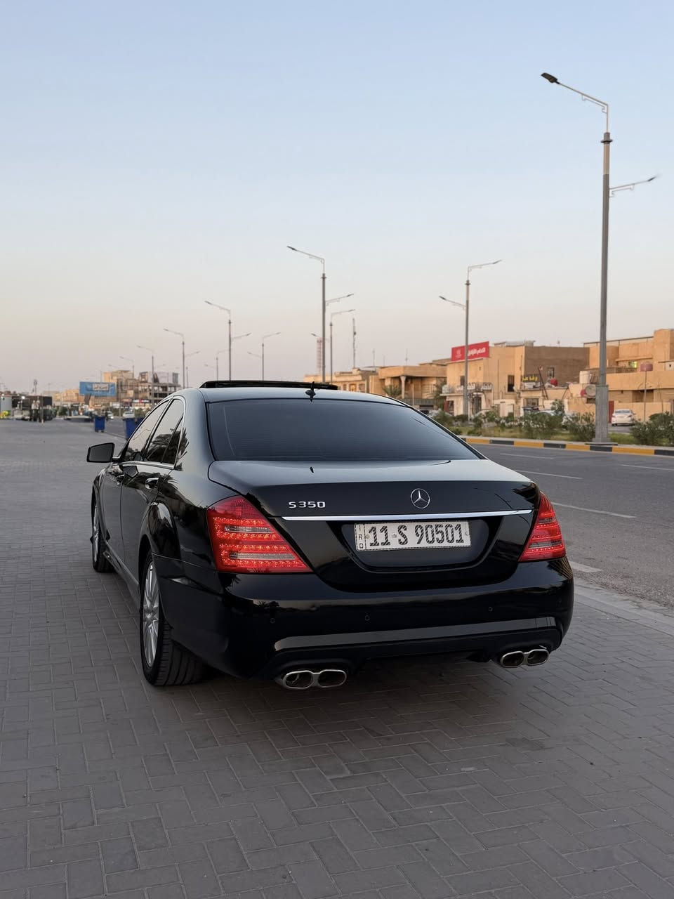 السلام عليكم 
مرسيدس s350  
رقم بغداد مشروع وطني باسمي هزه وسنويه جديده
موديل 2010 شكل ل 13بلادي بدون تحديث
وارد يابان باب قصير
ماشية 160كيلو
مواصفات معروفة. 
كامره دوار
برده خلفيه صندوك شفط 
سيدي جنجر 6اقراص
بلوتوث 
حساس امامي خلفي 
تبريد امامي خلفي ثلج 
كشنات جلد غرفه لسياره جديده
سياره نظيفة كفاله كير محرك حداده جديده بالكامل جوبلسات جدد تبريد ثلج تايرات جدد سياره كامله من كلشي بيها فقط باب كلير من ليابان وبارد بسيط
مكان السياره البصرة السعر 200وبي مجال بسيط 
 *********** متوفر وتساب
