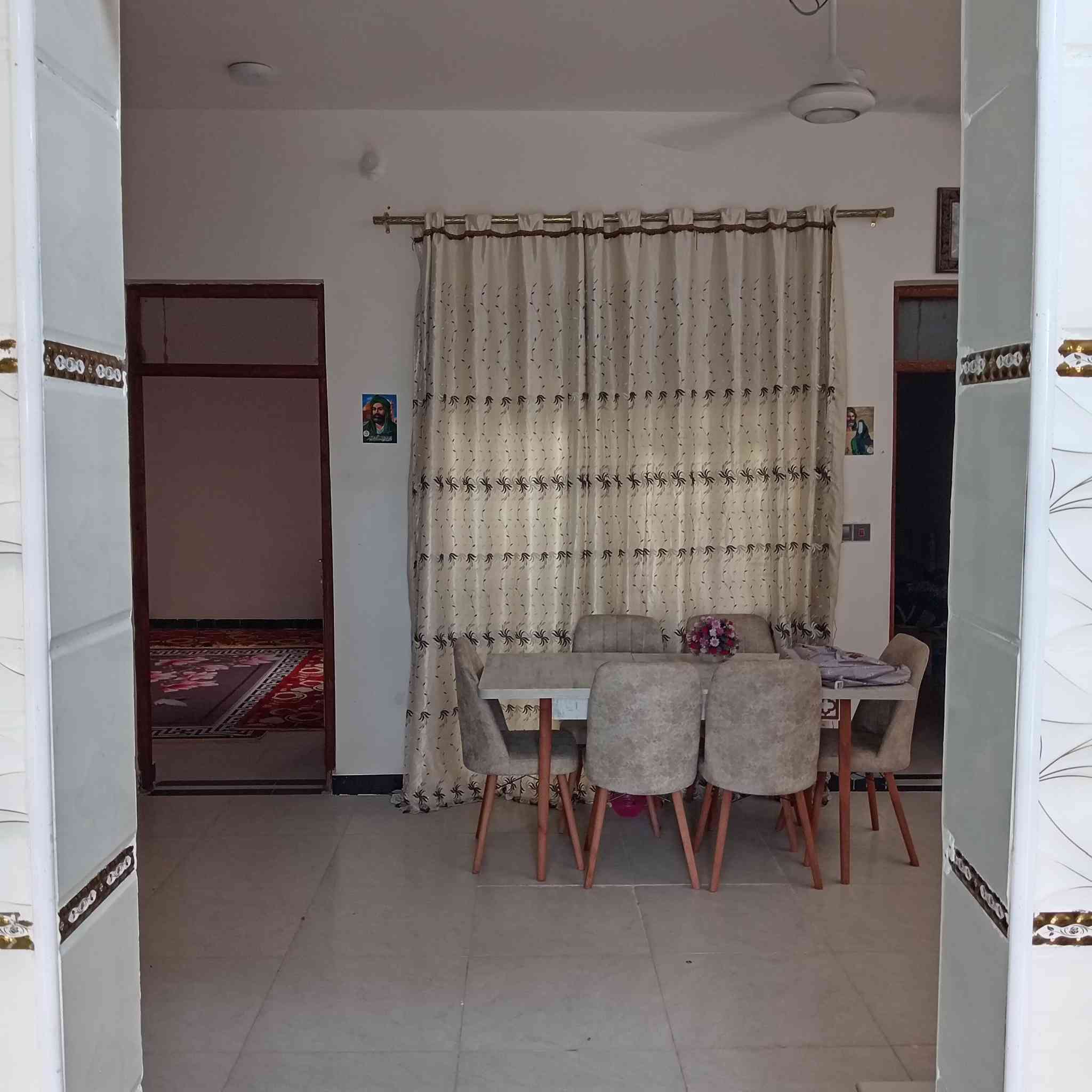 بيت جديد للبيع حي لأمين مساحته 230 م بناء 2غرف وصاله مطبخ واستقبال وحمام طارمه حلوه تفاصيل أكثر على رقم ***********
