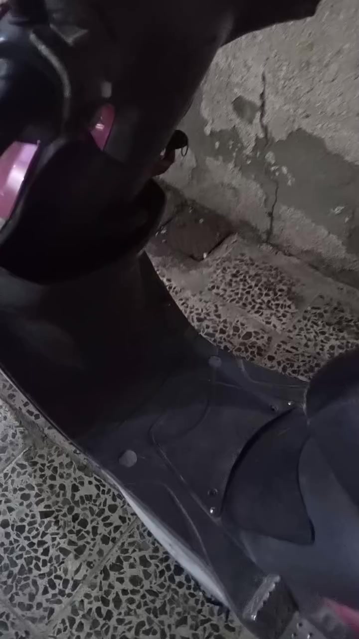 دراجه ماكس منغولي 120 دراجه غراضها كامله دراجه خير من الله صوتها زين تشتغل هندر كهربائياتها كاملة الدراجه جان مابيها شي بدلتلها دهن اليوم كامت طلع دخان بيضة مادري شبيها ابيعها هيج.. المكان بغداد حسينيه الراشدية ... للتواصل خاص او على الرقم  *********** (السعر 300 وبيها مجال قليل
