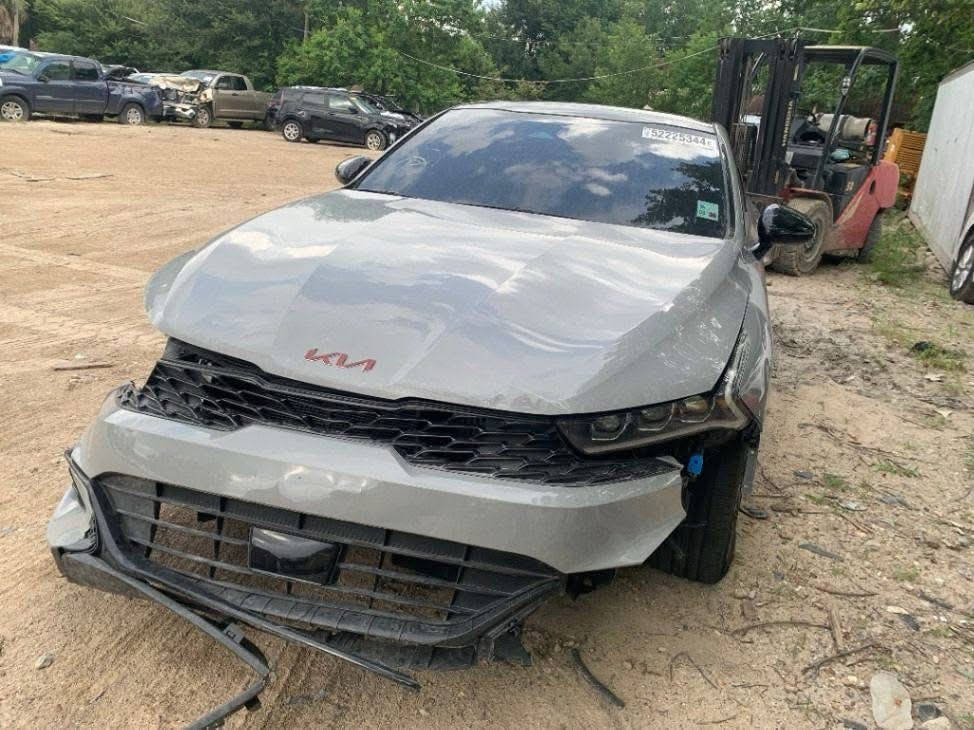 سلام عليكم كيا K5للبيع
موديل 2024
محرك 1600تيربر 
ماشية 39الف كم 
لتواصل وات ساب على الرقم ***********
