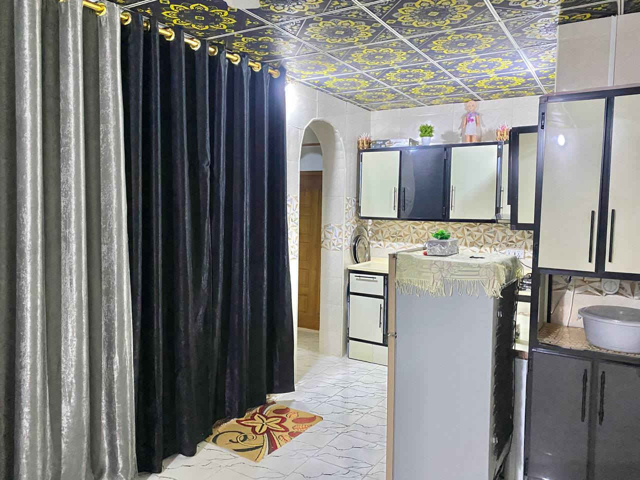 السلام عليكم
دار 130 متر طابقين للبيع يحتوبي بل طابق الاول على غرفتين وصاله او مطبخ او وستقبال او صحيات داخليه او خارجيه 
ويحتوي بل طابق الثاني على غرفه سويت او صاله او صحيات البناء طابوك جمهوري درجه اولى الاساس صب كونكريت والسكف صب كونكريت للطابقين  
العنوان النجف الاشرف كوفه شارع المعمل شارع الجملونات كدام جامع الخزاعل يبعد عن الشارع العام 50 متر 
☎️ *********** ☎️
☎️ *********** ☎️
🌐 مكتب المهندس للعقارات 🌐
