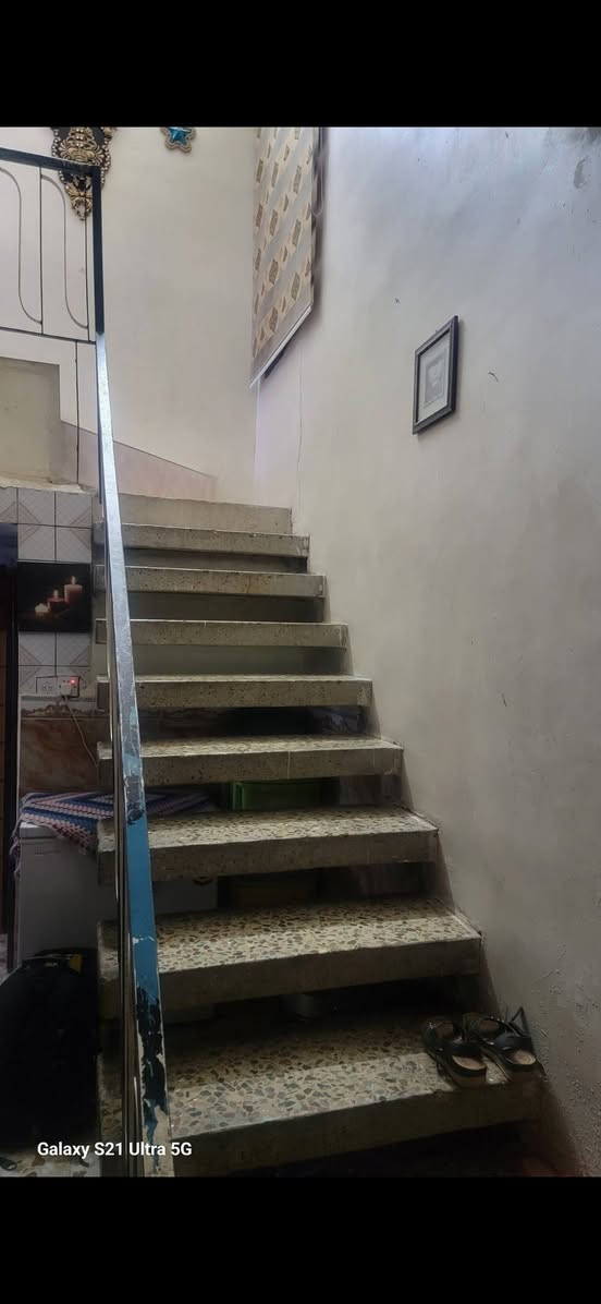 بيت ٢٠٠ متر للبيع عنوانة شارع الدور قرب الحوزة رقمي ***********
