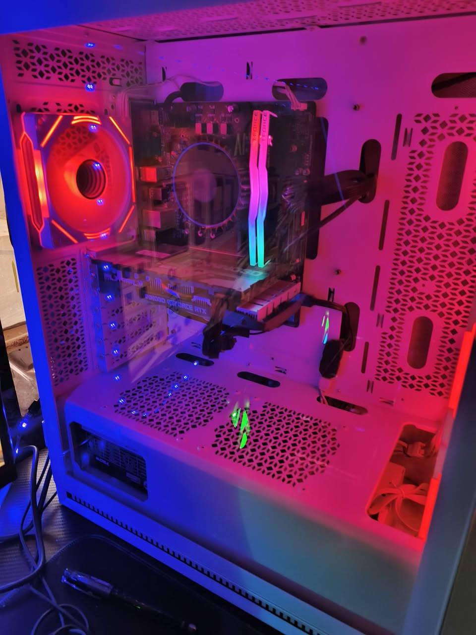 السلام عليكم
للبيع - pc gaming 

مواصفات: 
• معالج I5-14400F
• كارت rtx 2060 super 8GB
• هارد ssd 1tp mass
• رام 16GB TFORCE سرعه 2133 RGB
• نظام win 11 pro
• الكيس mass m08
• شاشه 27inch 1m 165hz 1k

الملحقات: 
• ماوس كراون 116
• كيبورد رد دراكون k509
• باد ماوس RGB
• سبيكرات صغيره RGB

العاب مع كيس: 
gta v
pes21
fifa23
forza horizen 5
gange beast 
cod wwi
cod ghost
cod black ops
assasn creed black flag
scrap mechanic
minecraft
delta force
jump force
tekken 8
dragon ball sparking zero
euro truk simulater 2
hitman
rocket league
days gone
pubg mobile
السعر مليون وميه فقط 📍
نضافه كيس 100٪
نضافه شاشه 98٪


**إذا كنت صاحب هذا الإعلان وتريد حذفه لأي سبب، رجاءا أرسل رسالة إلى الدعم الفني**