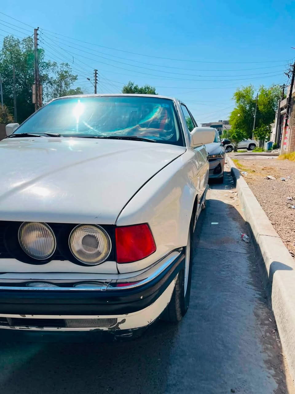 #السلام_عليكم #للبيع
BMW 730-V6  
مفتوح 3.5 

(مكينة گايمة بيها رنگات )
ابيعها ع وضعها 

1991 محدث بچم كامل  
اصل ياباني بدون حادث 
السياره مصبوغه عام للجمالية اول صبغة الها وعدي صورها كامله قبل صبغ
-بجم عريض 
-مرايات منفصل بلاد 
- ويل حجم 15 خلية 
- غرفة بلادية 
-تخم تاير جديد 
-صدر جديد 
- دبل جكمجه
-كمبيوتر 
-قطعتين تبريد 
- مروحة عاصفة 
-داخل مخمل    
- كهربائيات كلة شغالة 
-اربعه جام اوتو
ABS  شغال
لايت بك لايت كله جديد
تبريد شرط ثلج 
السياره باسمي 
سنويه جديد 
هزه+ فحص جديد 
رقم ديالى دولي تتحول بجميع المحافظات
العنوان بغداد  
السعر (28) وبيها مجال 
     
                                                                ***********
