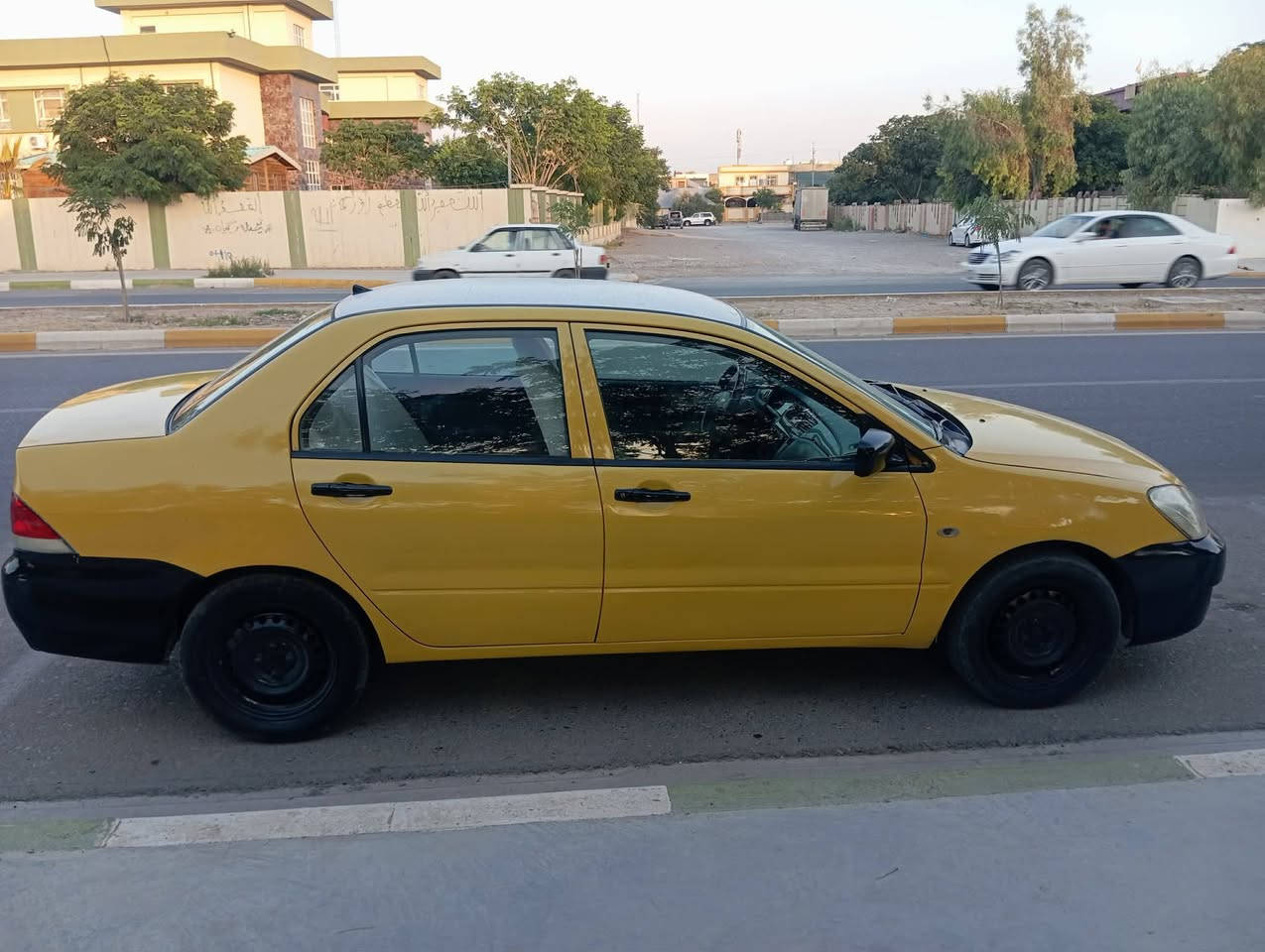 لانسەر 2010
ڕەقەم ئەسڵی
گێڕو مەکینەو سەدری بەشەرت
لایتو کارەبایی هەموو ئیش دەکات
سەیارەکە ماڵی دۆستە 
***********
