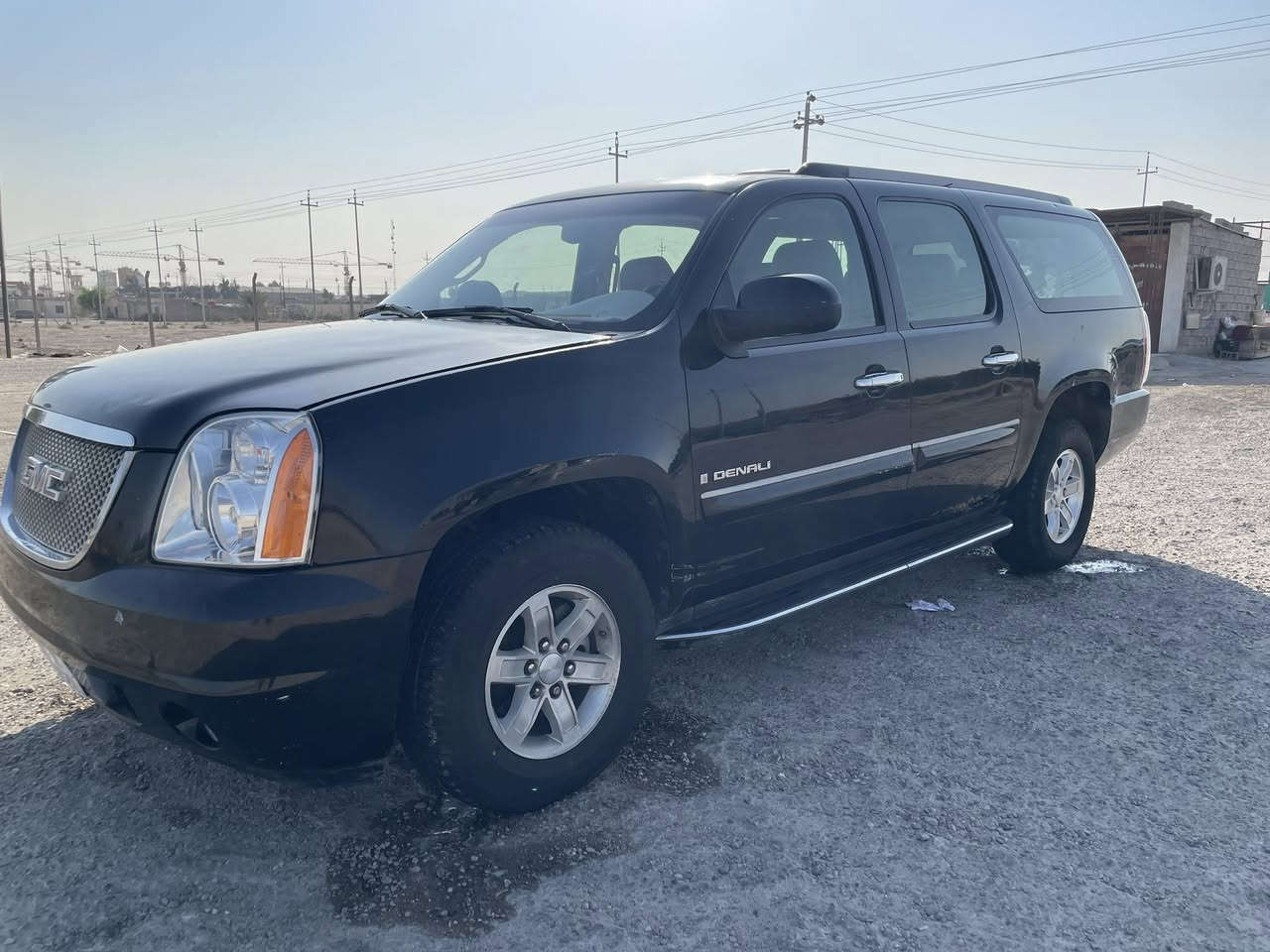 السلام عليكم البيع يوكن دنلي طويله  سوده 2007 محرك كير اكسن  جدد تبريد ثلج حداديه جديده محرك 6200 دواخل جلد اسياره ادوات ادوات مكفوله من الضربه والكص والفتح والسرقه والانتربول سعره 80 ورقه مكاني بصره رقمي ***********
