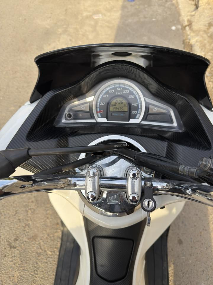 ياالله - دراجه pcx جيل ثاني ياباني للبيع
حجم المكينه 150 مكفول من الفتحه والتبديل 
كفرات الدراجه اصليه 
دراجه حلوه بيهه تغليف كاربون فايبر 
مكان الدراجه مدينه الصدر 
***********
