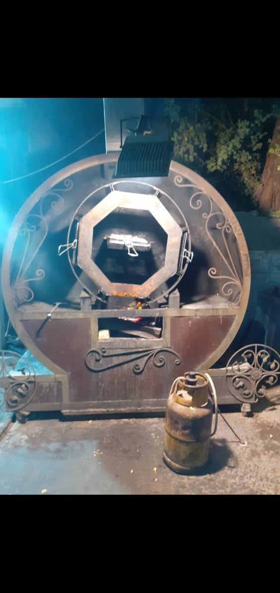 شوايه حطب للبيع  السعر ٥٠٠ وبيها مجال الاتصال على هذا الرقم ***********
