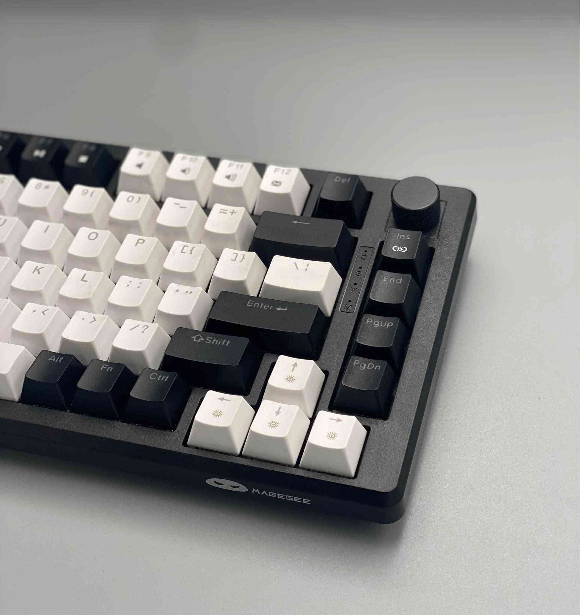 ⌨️ MageGee MK-Star 75 – Mechanical Gaming Keyboard

🔹 التصميم: 75% مدمج مع ترتيب عملي يوفر مساحة أكبر 🎮
🔹 عدد المفاتيح: 81 مفتاح
🔹 السويتشات: Red Mechanical Switches باستجابة سريعة وإحساس دقيق ⌨️
🔹 الإضاءة: Compact Blue Backlight مع تأثيرات متعددة قابلة للتخصيص ✨
🔹 Anti-Ghosting: دعم Full Key Anti-Ghosting للألعاب التنافسية 🎯
🔹 الاتصال: سلكي عبر USB-C 🔌
🔹 المفاتيح: Double-Shot Keycaps مقاومة للتآكل وعمر استخدام طويل
🔹 التصميم: هيكل مدمج مع أزرار الأسهم ومفاتيح الوظائف الأساسية
🔹 التوافق: Windows / Mac / Linux

💡 كيبورد 75% يجمع بين الحجم المدمج والوظائف الكاملة تقريبًا، مما يجعله خيارًا ممتازًا للألعاب والعمل اليومي.

السعر : 40 الف
خدمة توصيل 🚚 لكافة أنحاء العراق 🇮🇶 حلة, بابل


**إذا كنت صاحب هذا الإعلان وتريد حذفه لأي سبب، رجاءا أرسل رسالة إلى الدعم الفني**