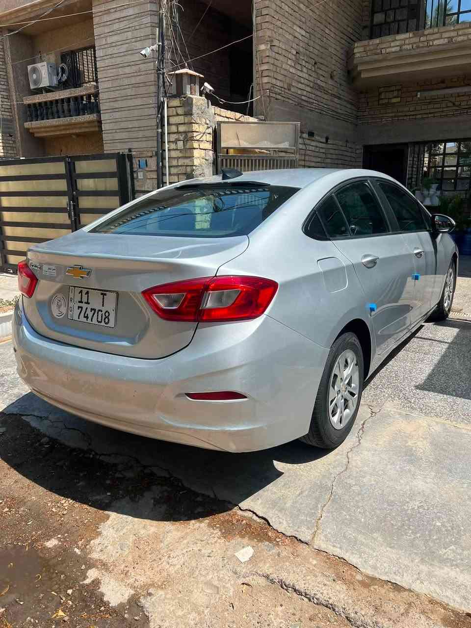 سعرها 83 وبيها مجال
سلام عليكم للبيع كروز 2019 محرك مكفول وكير مكفول كهربائيات مكفول 
بسمي شخصياً تحويل ثاني يوم

تبريد ثلج ❄️ 
تدفئة شغال. 
كامرا خلفية 
تبريد بيانو 
شاشة كبيرا تحكم سترين 
مثبت سرعة. 
شاشة ابل كار بلي 

حادثها فقط البنيد بدون اي دواخل سيارة 
بيها صبغ بنيد وجاملغ راشهن بدون معجون. 

مكانها دورة ابو طيارة 
للاستفسار الاتصال على رقم ***********
