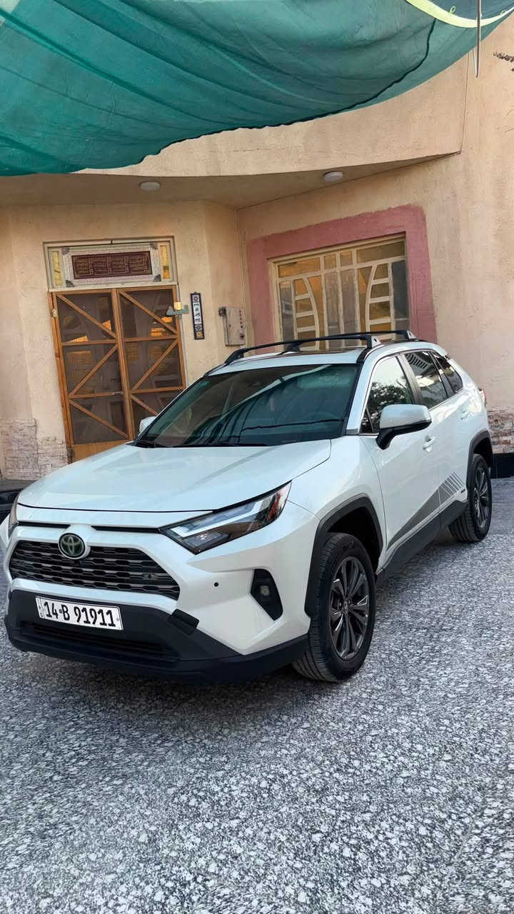 السلام عليكم ورحمة الله وبركاته من رخصة الادمن
راف فور 2022 XLE PREMIUM فول مواصفات 
وارد امريكي عداد المسافه 67 الف كليو متر 
حجم المحرك 2500  هايبرد بانزين 
فتحه سقف
شاشه كبيره تدعم كاربلي
حساسات امامي خلفي
كامرا خلفيه 
كشنات جلد كهربائية وتدفئه 
رادارات امامي وخلفي وجانبي نقط عمياء
تحديد مسار 
توقف ذاتي  
جنطة كهرباء 
سماعات ودمام JBL 
شاحن لاسلكي  
ويل كب اسود كروم 
ضرر موضوح صبغ دعاميه أماميه فقط من دون اي تعديل او شخط او فتح او رصعه بكل بدي السياره
وضع الشركة اي شي مامفتوح بيها ع ايدي البانزين كله محسن ودهن امزويل 
رقم بصره دولي باسمي مميز تحويل مباشرة 
السعر  230 ورقه وبيها مجال بسيط 
مكان السياره البصره
‎اي استفسار
***********
***********
