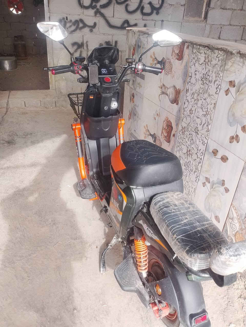 كلشي موضح بالصوره
اشتريتها بتاريخ 2025%19%10
يعني مصار هواي من اخذتها مامتعبها صار 4اشهر من اخذتها 
سعرها 450وبيها مجال حك الجيه 
مكاني بغداد المحموديه ناحيه الرشيد 
***********
***********
