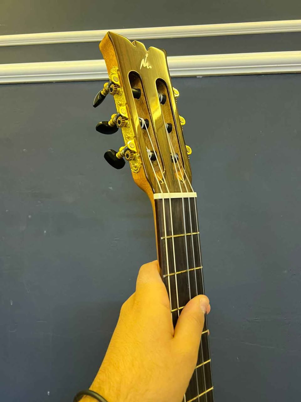 جيتار من شركة MZ نوع g90 , احترافي مع ايكولايزر وبيك و حقيبة ، الجهاز جدا نظيف فقط وتر واحد بي مقطوع ، السعر 180 وبي مجال المحمودية, بابل


**إذا كنت صاحب هذا الإعلان وتريد حذفه لأي سبب، رجاءا أرسل رسالة إلى الدعم الفني**