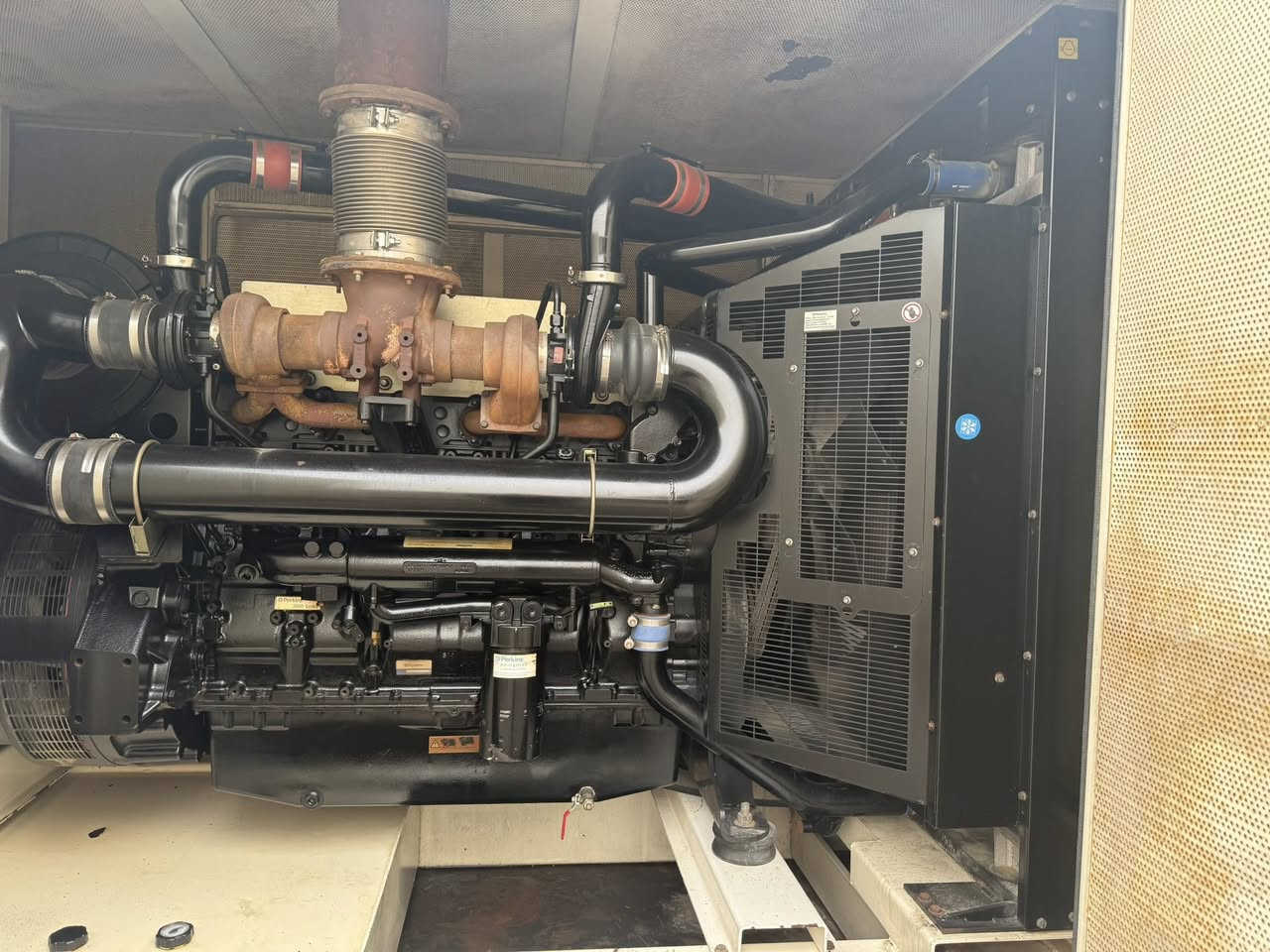 السلام عليكم
للبيع مولد بيركنز انكليزي 6سلندر بريطاني اصلي 🇬🇧 

حجم 2800
دبل سوبر كاتم جبيلي نسبة الكتم ١٠٠/١٠٠
التوليد لوري سومر فرنسي 730KVA

موديل 2017

عدد ساعات التشغيل 13000ساعة فقط 
 سيطرة حديثة متطورة (برودكشن)إطفاء وتشغيل ذاتي فول اوتماتيك المولد 

شرط الحمل

 المحرك غير مفتوح 🔓 

العنوان-بابل -شوملي 

للاستفسار الاتصال ع الأرقام التالية 

***********/***********

علماً يتوفر لدينا من ال١٠كيفي إلى ٧٥٠
