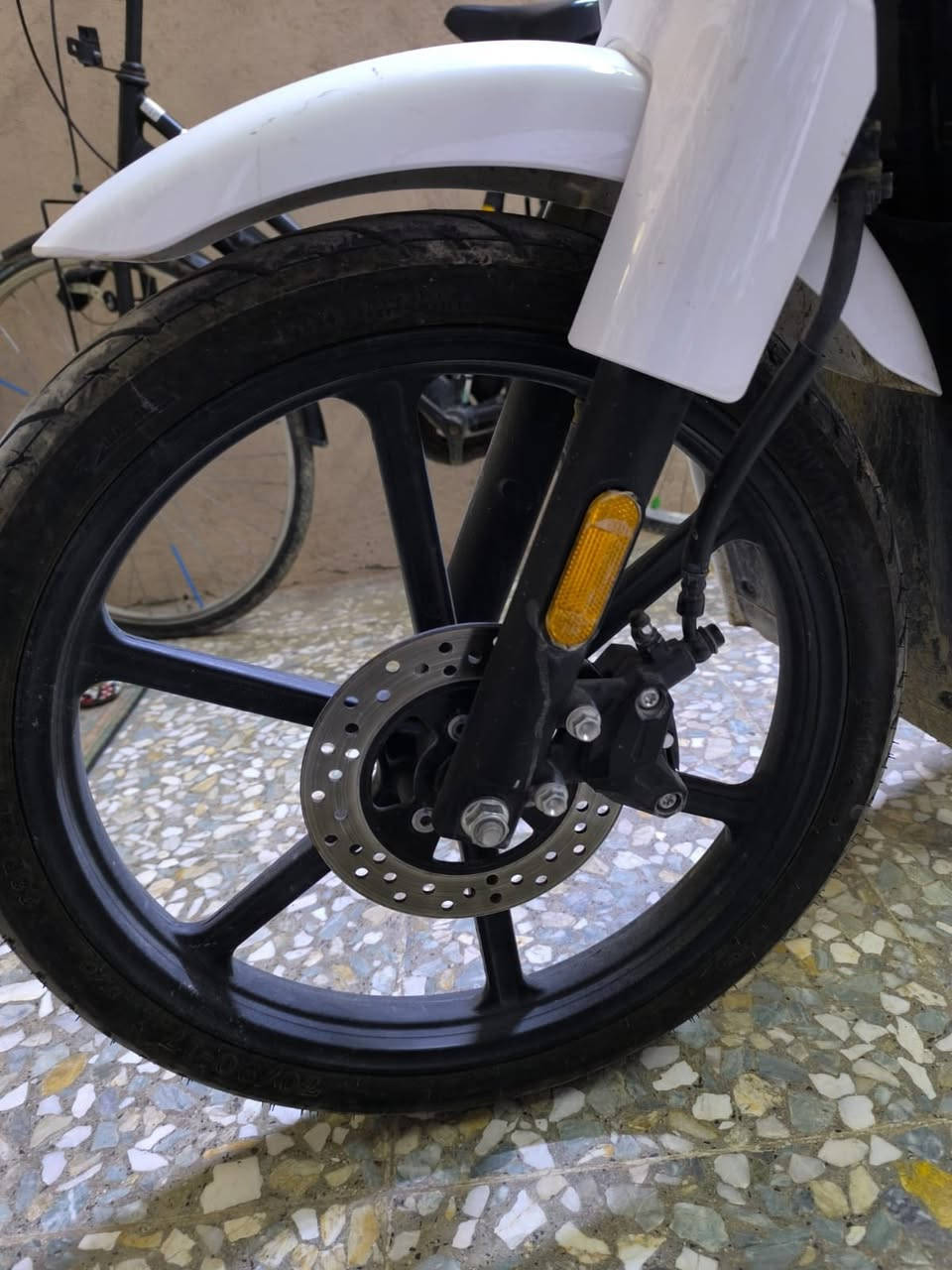 السلام عليكم
دراجه شحن من شركة هوندا 
بطارية ليثيوم 20A 
سرعة 30 
الشحنة الواحدة تمشي 50 كيلو 
ملف نحاس 400 
تشغيل كارت nfc 
عقل إضافي احتياطي من الشركة 
اخذتها ب740 الف رايدها 625 الف بيها مجال عنواني الزعفرانية دور الشهداء 
***********
