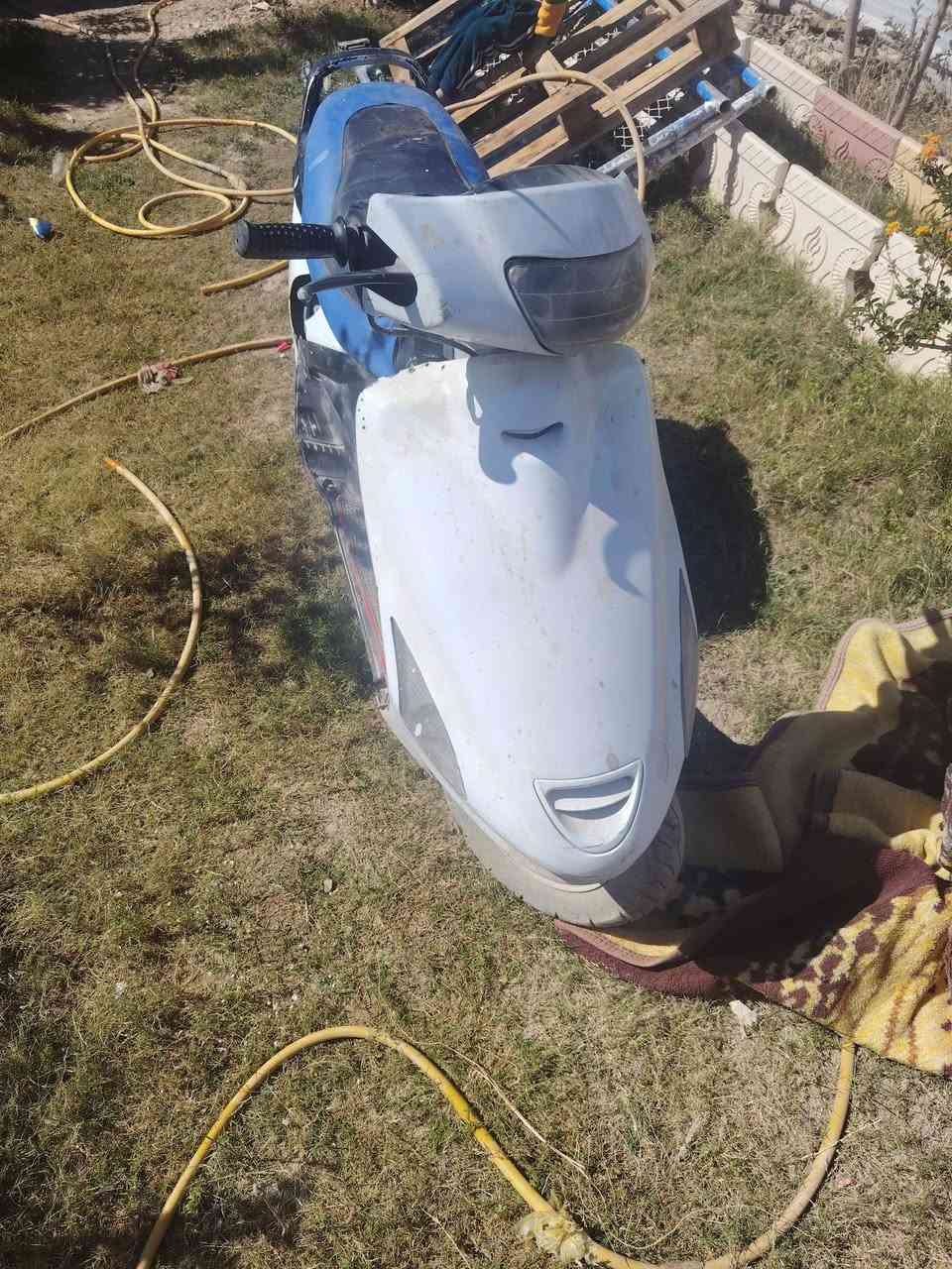 سلام عليكم دراجه البيع محرك مجفت بس ناعمه كلش وحلوه متروكه واليوم شغلته سعر 200 وبيه مجال قليل ***********
