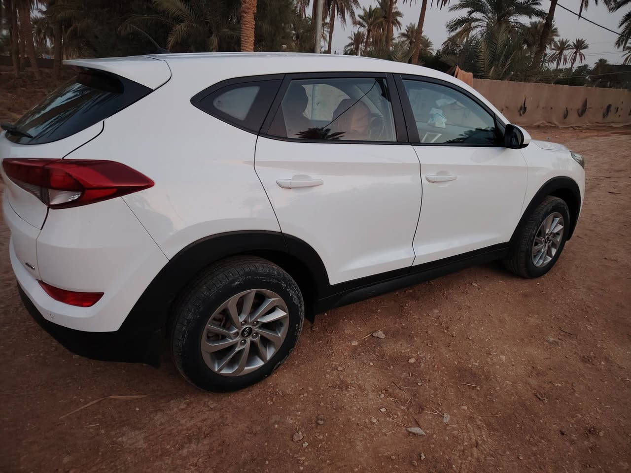 توسان 16خليجي
نص فول بيه صبغ وبارد موضح بلسونار 
سياره مكفوله من كير ومحرك وتبريد جديد 
سياره جاهزه للخير متخسر عليه الف رقم بابل بسمي تحويل ثاني يوم.... السعر (155وبيه مجال بسيط) بيع او مراوس بتوسان 20او 19
عنوان بابل الشوملي 
***********
