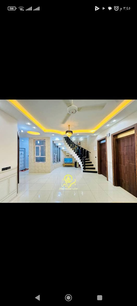 السلام عليكم دار للبيع المساحه 200م. ارضيه رفت   طابقين                الموقع حله نادر الثانيه شارع عفتان الريسي قريب على الخدمي      بناء حديث    يتكون من 3 غرف نوم. وصاله وكليدور ومطبخ                     مجمع صحي عدد 3 حديقه. كراج سياره                              خدمات ماء مجاري كهرباء  لاستفسار الاتصال  ***********/***********
