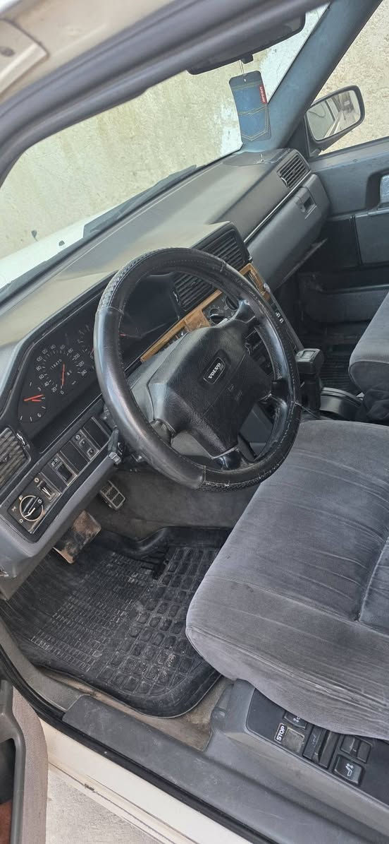 السلام عليكم 
فالفو 1991 سياره كفاله كير مكينه كفاله 
تخم تاير جديد ما بيه اي نقص من كهربائيات 
السياره جديده 
يرادله بس كمبريسر تبريد للعلم بي شوي تنفيس
*********** الميمونة, ميسان
