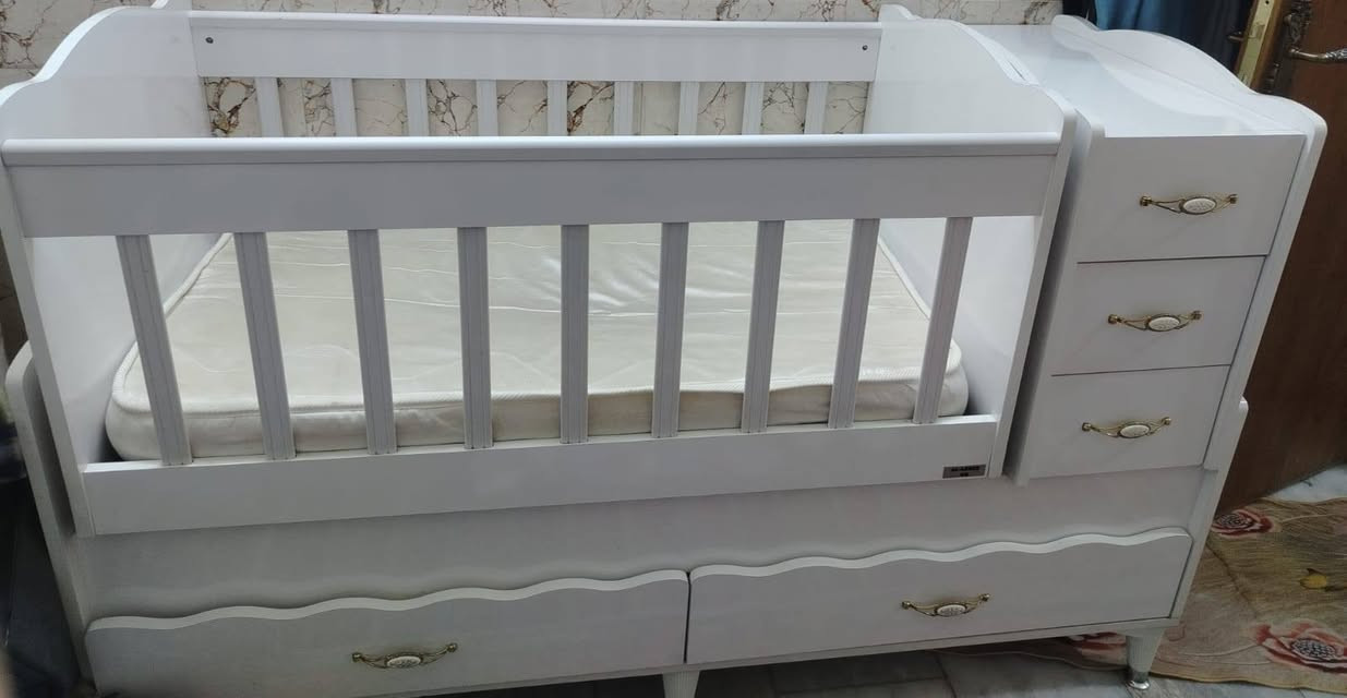 سلام عليكم 
للبيع العنوان بغداد الحرية 
بدون اي ضرر 
***********
