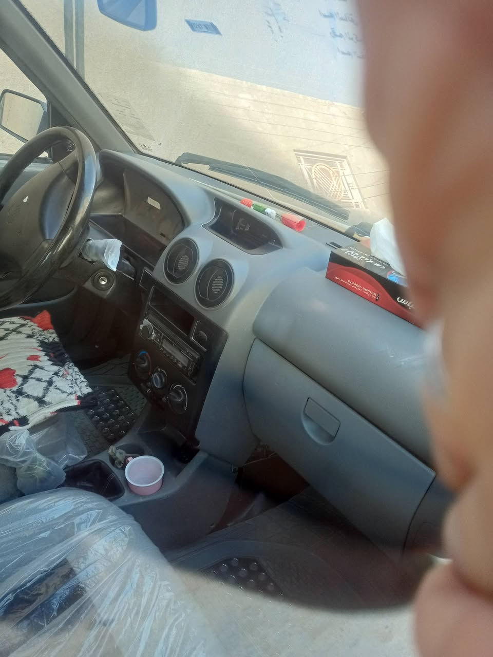 سلام عليكم اخوان سايبه اللبيع جديده سياره تخم تاير حداد كهربائيّة كلها شغاله سياره مرتبه مانقصها شي مصفره هيئه وبعد بيها سنه الي كدام يلا تبدي تعد عليك سنويه الحد (((27))) سياره بيها خيط تبخر من القبق فقط (مديل 16العنون البصره البهادريه) 
سعر 35 وبيها مجال كلشش بصيط جماعه (30) لا تخابرني رقم (***********)🥶✈️
