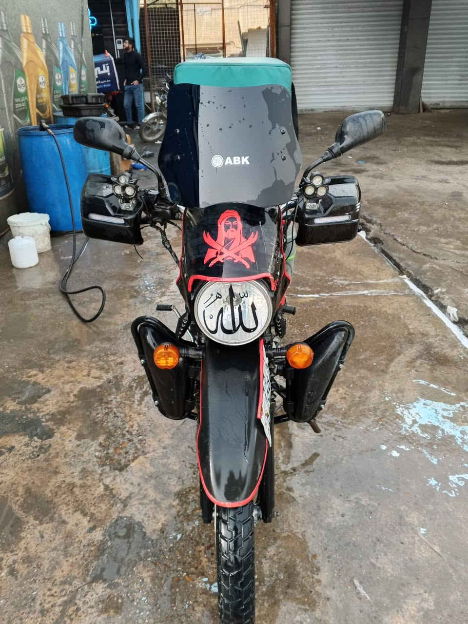 سلام عليكم دراجه للبيع بوكسر ٢٠٢٣ نضيفه كلش متوازي ع بيعتها والله رقم بغداد نكليزي بأسمي تحويل ثاني يوم مكاني بغداد الطوبجي رقمي بي واتساب *********** سعر ٢٢٥٠ وبيها مجال
