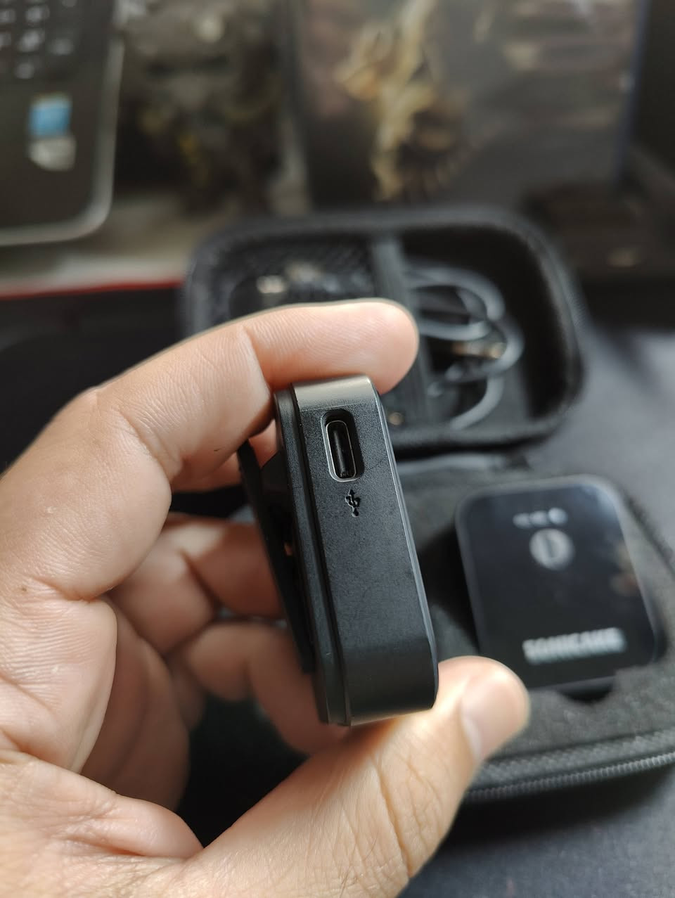 ميكروفون وايرليس QWM-10  ماركة sonicake ، بتردد 2.4 جيجاهرتز، مدى 50 مترًا، يعمل لمدة 10 ساعات، نظام عزل الضوضاء 3درجات وتحكم مستوى الصوت 3درجات
(جهاز إرسال واحد + جهاز استقبال واحد) لأجهزة آيفون/أندرويد/كاميرات DSLR،


**إذا كنت صاحب هذا الإعلان وتريد حذفه لأي سبب، رجاءا أرسل رسالة إلى الدعم الفني**