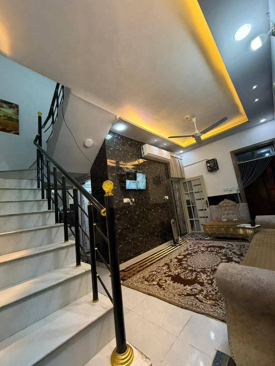 مساحه 100 متر #طابو_زراعي  سند ٢٥
🤑 سعر 44 🤑و ***********
(مكتب  الفهد عمود 270
تفاصيل لبيت (( موجود🎥📷 فيديو كامل للبيت
غرفه نو2// مطبخ// صاله// استقبال// صحيات خارج وداخل 

عنوان البيت  نجف مقابل ملحق قرية لغدير 

بناء ممتاز// اساس وسقف صب 
طابوق 🧱 جمهوري

كل البيت #سقوف_ثانويه

كل الخدمات موجوده 
مدارس 🏫 سوق #تبليط 

مقابل  قرية الغدير  ***********واتساب النجف, العراق
