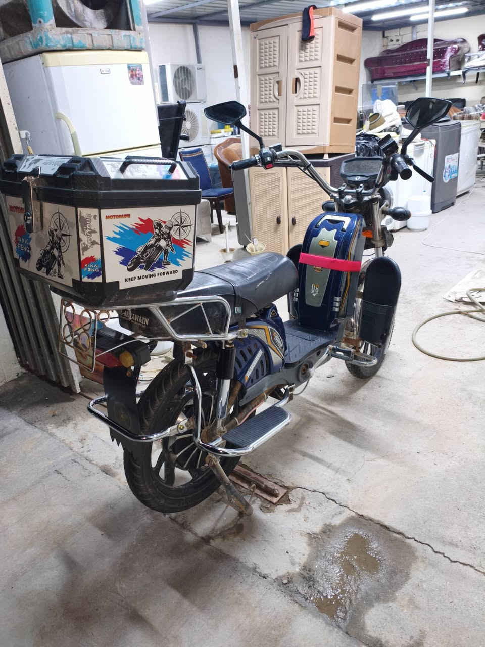 دراجة هارلي للبيع
الدراجه كاملة من كلشي تايرات جدد كهربائيات كلها شغالة بطاريات جدد سعره 290 الف 
للتواصل بيهن واتساب 
***********
***********
