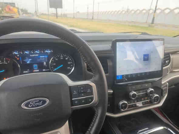 للبيع – فورد إكسبيديشن XLT موديل 2024
رقم الشاصي: 1FMJU1H80REA06532

معروض للبيع سيارة فورد إكسبيديشن XLT موديل 2024، بمواصفات مميزة ومناسبة للعائلة والاستخدام الطويل. السيارة بحالة ممتازة بعد الصيانة الشاملة، والبيع للجادين فقط.

المواصفات:
 • المحرك: V6 سعة 3.5 لتر (EcoBoost)
 • نظام الدفع: خلفي
 • ناقل الحركة: أوتوماتيك
 • الوقود: بنزين
 • اللون الخارجي: أسود
 • المفاتيح: موجودة

الإضافات:
 • فتحة بانوراما
 • تبريد وتدفئة للكراسي
 • تبريد كشتات
 • حساسات أمامية وخلفية
 • رادار

الحالة:
السيارة كانت متضررة بسبب مياه/غرق (WATER/FLOOD)، لكن تايتل كلين وتمت صيانتها بالكامل، ولا تعاني من أي عطل. شرط الفحص.

السعر:
350 ورقة 
فحص مؤقت – بدون رقم

للتواصل
***********
