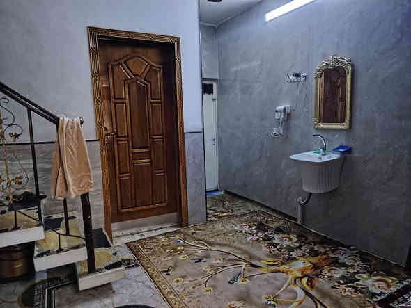 سلام عليكم دار للبيع
مساحا 150 م جبها 10
استقبال صاله مطبح غرفه نوم  حمام مناور ٢ طابق الأول
3غرف نوم صاله حمام ٣في٣ طابق ثاني
سطح بي غرفه كامله ٤في ٥
البلديات مقابل نادي صناعه اول شارع على شارع العام
شارع 10 عريض بصف ركن ***********
