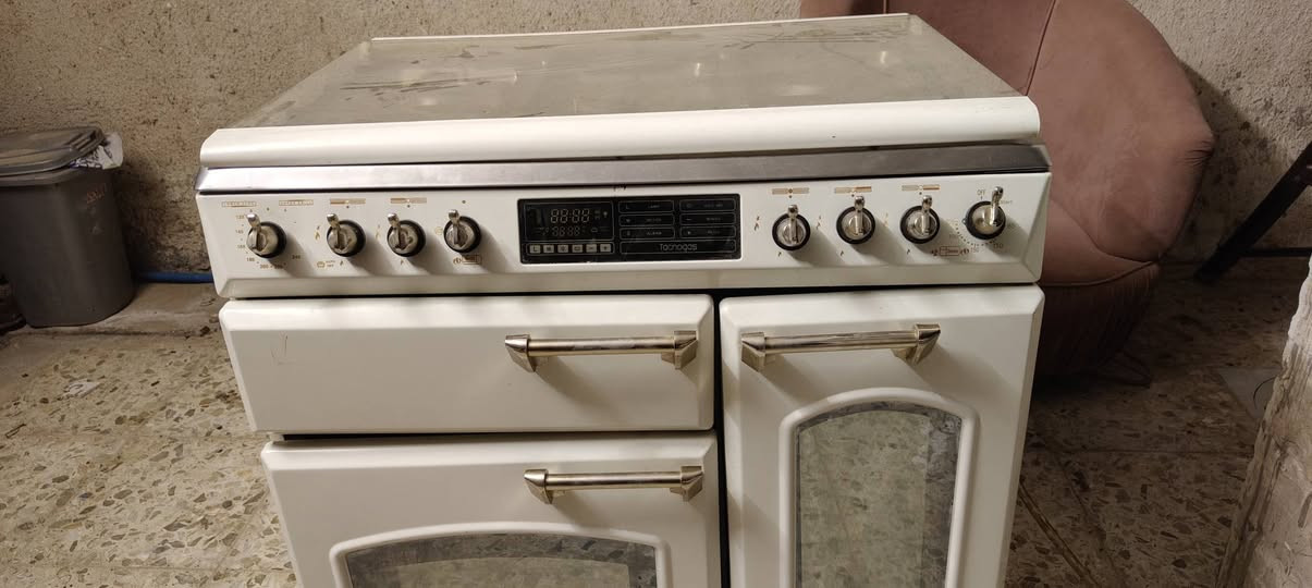 طباخ ملكي مستعمل نضيف جداً شغال عل فحص للبيع *********** *********** محمودية شارع  المحكمة المحمودية خلف تربية المحمودية
