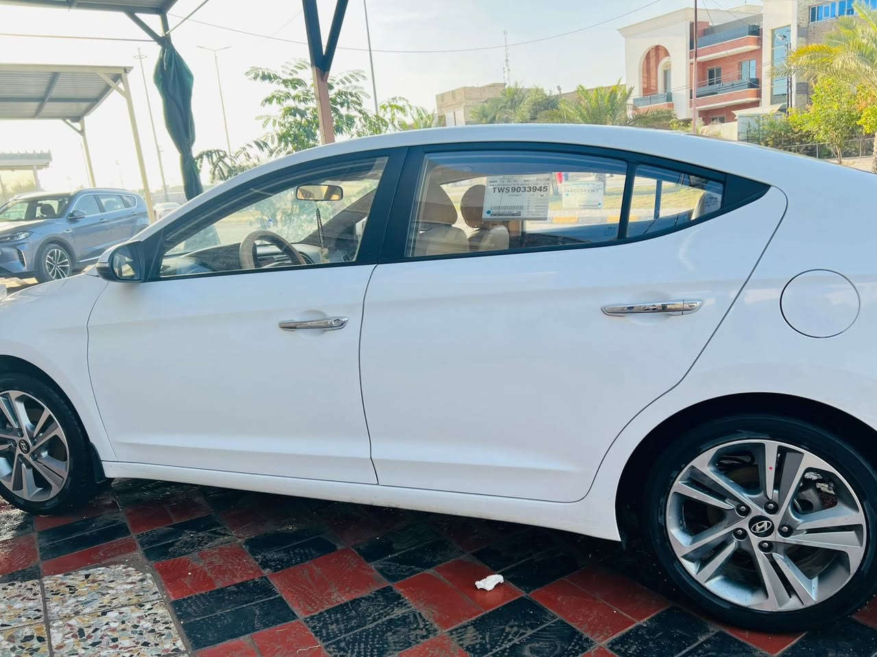 النترا 2018 خليجي محرك 2000 دوش تحم تاير جديد باتري جديد ماشيه 125 الف  مغلفه دوشمه وكلشي نظيف بيه واستخدام نظيف مال جناي صارله عدنه 5 سنوات تقريباً 5 ويلكب وقطعتين تبريد وتبريده ثلج و4 ديك ونظام ABS  هيه مواصفات الخليجي الفول حته فتحه بالقماره بيها مابيه صبغ ولا ضربه ولا بارد مكانه نجف بيع فقط سعرها 148 ورقه وسعرها مو غالي نسبة لنظافته والميشتري خل يتمنالي الرزق ورحم الله والديكم 
***********
