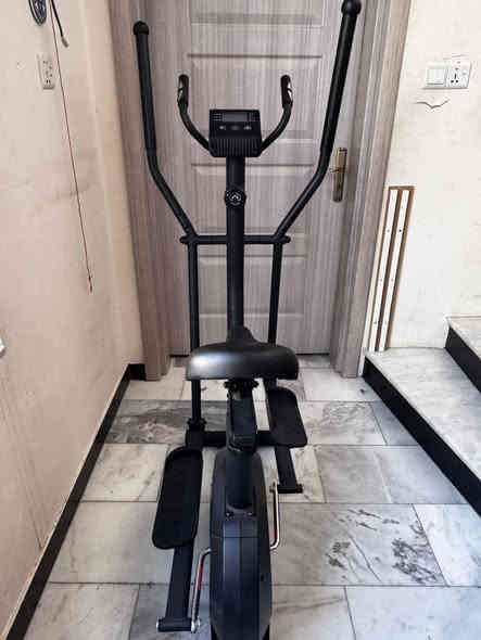 سلام عليكم 
للبيع جهاز رياضة (أوبتكل + بايسكل) بنفس الوقت، استخدام أقل من ساعة فقط
السعر160 ألف ويه مجال بسيط.
العنوان: بغداد – شارع فلسطين
الهاتف: ***********
