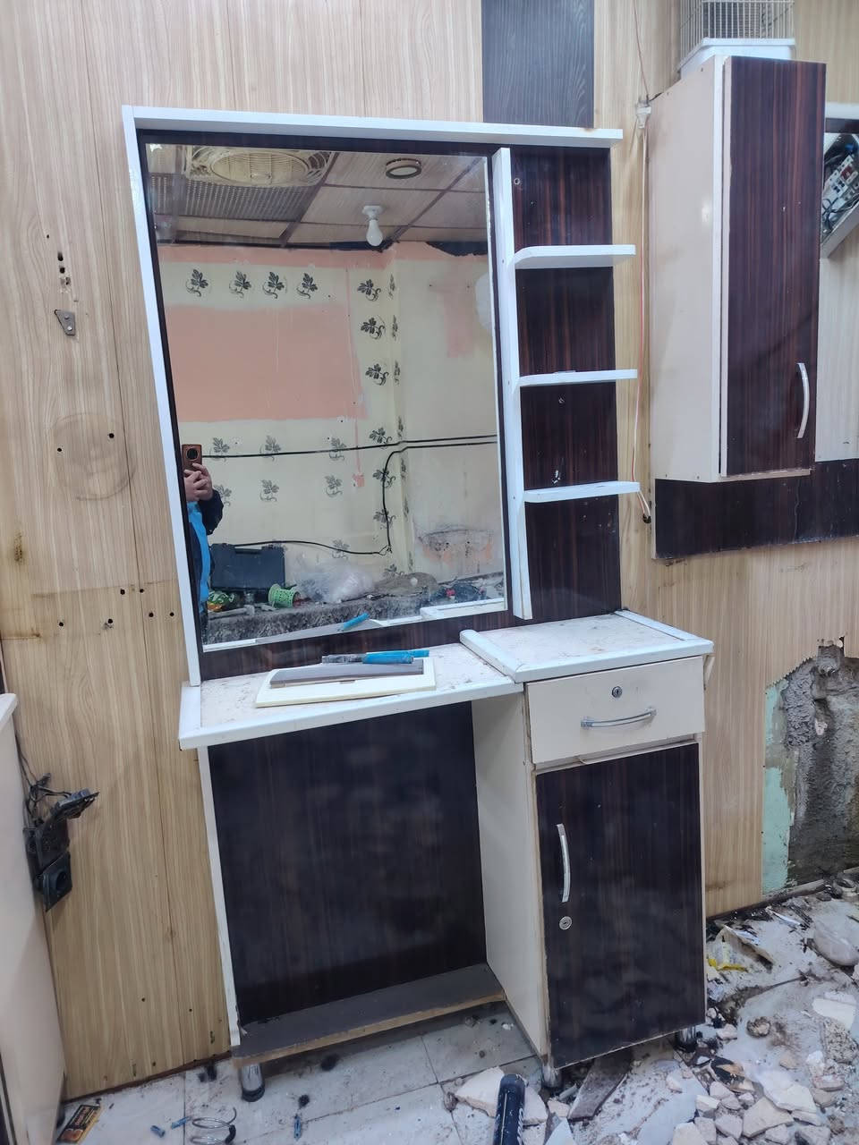 ميوزه 3 أو مغسله ب 250 وبيهن مجال مكاني كركوك دوميز مقابل المستوصف شارع الحلاقين ***********
