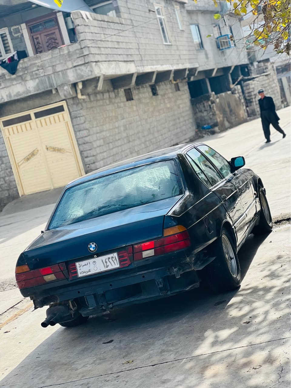 بیئێم مۆدیلی 1992
مه‌كینه‌ی 744ی V8گێڕ عادی
ئارمی پلاستیكی سلێمانی ئارم و ئه‌وه‌لیات به‌شه‌رت
گێر و مه‌كینه‌ و ئه‌كسل به‌شه‌رت
موسو بڕاوه‌ به‌شه‌رت 
٤جام كاره‌با
سلایت 
كوشن سیاحی 
ته‌جیل بلوتوس
٤تایه‌و ویلی لۆك
سعری ٢٨گه‌لا
شوێن سه‌یدسادق
*********** حلبجة, السليمانية
