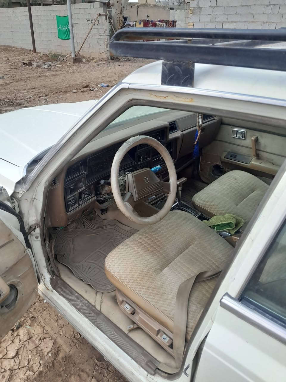 السلام عليكم سوبر موديل٨٢ مكينه ففتي خير من الله مابيهه ضربه بيهه نقوصات قليل مصبوغه عام مكان السياره بغداد سبع قصور  رقم الهاتف ***********
