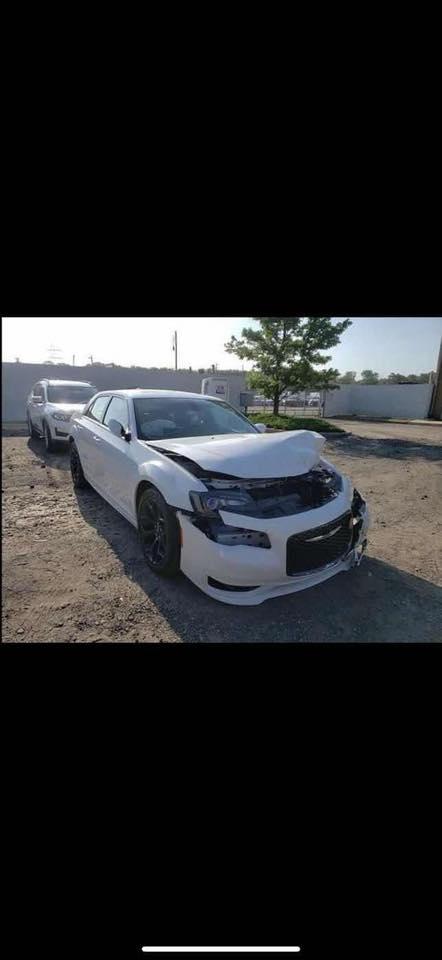 الديوانية 
السلام عليكم 
كلايسلر اوباما 2020 S RT 5700🚀
8 سلندر  
فول مواصفات 1/1 
بانوراما 
كشنات جلد ختم S  كهرباء
تشغيل عن بعد
السياره نضيفه ونصبته كلش حلوه اللهم صلي على محمد والي محمد 
حادثه بنيد وجاملغ صبغ سطحي وجاملغ الثاني كليرررر فقط مـن امريكه وبل صور موضحه خشم الغد اربع اصابع  فقط وسونار موجود جهت اليسره فقط  ايرباك دركه ودشبول وراجع سستم والباقي كله كفاله 
الاضافات /
دركه SRT ار بي ام اخير اصدار
جكات S3 Cat back 2500$
ويل سكات باك 600$
كفرات محرك SRT
دفيوزر SRTخلفي اصلي 
لدات دفيوز اصلي 
اكزوز SRT دبات سود يم علي الوادي 400$
كاج كان اصلي 150$
فيت بم اصلي شركه موبر 
تايرات جديد قبل سبوع شادهن
برمجه سيفتي مصطفى ايكل كامله 
صدر وحداديه جديد 
سياره تاخذه ربع متصرف عليه كامله مـטּ كل النواحي
سياره مداخله استعارض ابد 📍
الياخذه بل عافيه عليه 
السعر 285 وتجي شوف بعينك وبيك خير  ودلل وهاذا رقمي اتصل *********** الواتساب ***********
