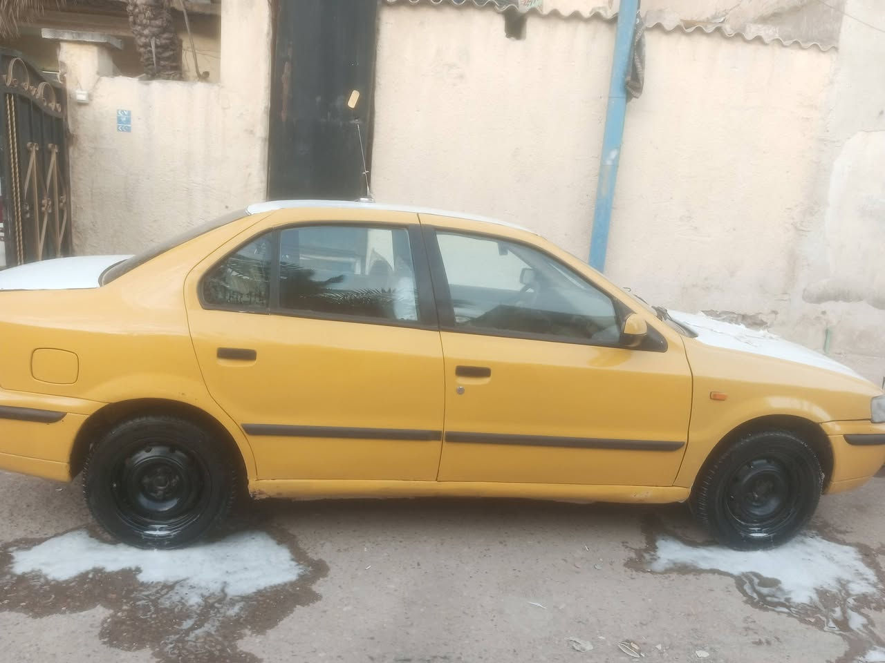 سلام عليكم سمند للبيع موديل 2011 رقم جديد سنويه جديده سياره جاهزه تخم تاير حداده ما ناقصهه شي عينه وصينه جدد چبن ربلات محرك وكير سياره نافضهه للاخير سعر 30 رقم الهاتف *********** وتساب
