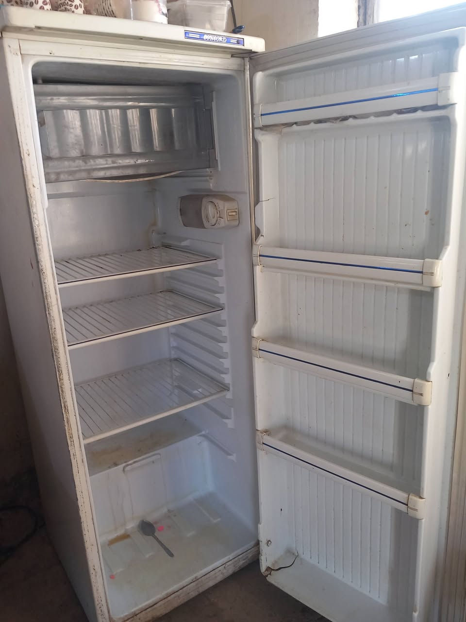 السلام عليكم غراض مستعمله للبيع 
العربانيه حديد درجه اولى+ثلاث تايرات درجه اولى حجم 13
و الثلاجه نضيفه فقط تبريده متوسط و موطور جديد درجه اولى 
سعر العربانه .100وبيه مجال 
و سعر الثلاجه 40الف وبيه مجال
والاستفسار على رقم ***********
