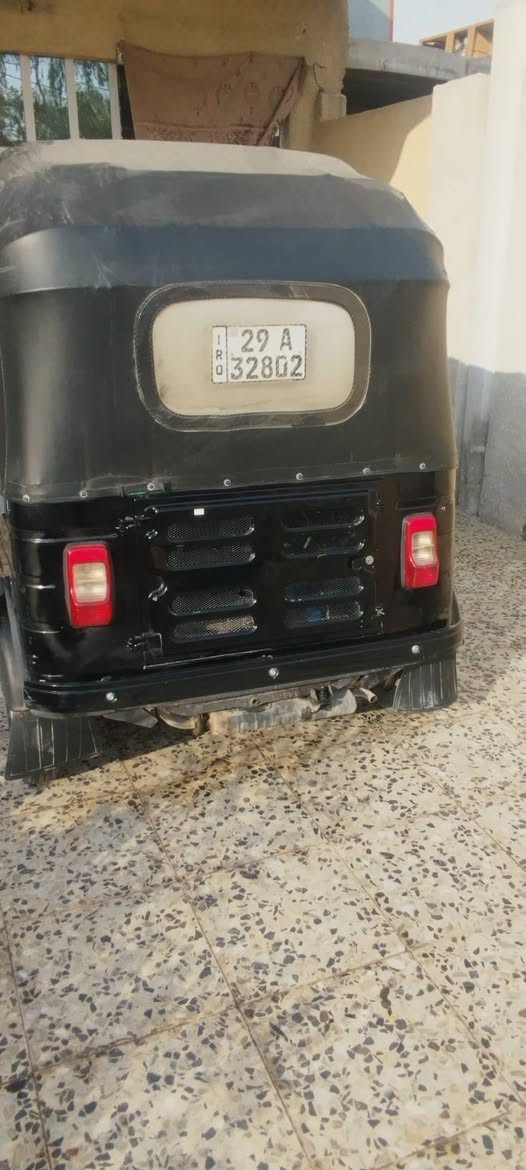 السلام عليكم 
تكتك موديل 2020 شهر 12 رقم واسط انكليزي تحويل بغداد مصبوغه عام مكينه مكفوله تجفيت جديد لاتنقيص ولاتبخير السعر 6 العنوان بغداد بوب الشام 
رقم الهاتف ***********
