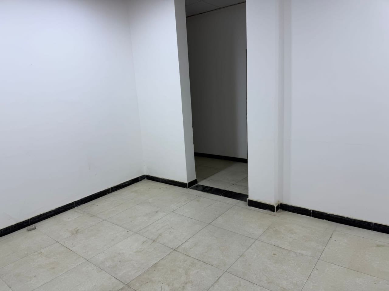 شقه ارضيه الايجار المعقل شارع محطه⚜️
تحتوي ع غرفتين منام وصاله مطبخ صحيات اجار600س ***********☎️
