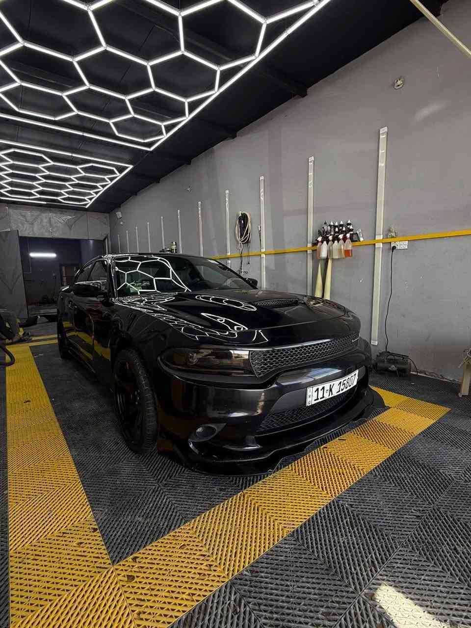 دودج جارجر   GT PLUS – SUPER TRACK BACK
نسخة نادرة جدًا (سوبر تراك باك)
نادر تلكه  جارجر 6 سلندر بهيج مواصفات قوية

الموديل: 2019
العداد: 58 ألف مايل
اللون: أسود (Black Edition)
المحرك: V6 سعة 3.6L
المكان: البصرة
السيارة باسمي + رقم ألماني جديد

ملاحظة: حادث خلفي بسيط (طخة باب خلف السائق مبدل بلادي نفس اللون)

⸻

 المواصفات المميزة:
 • بريك Brembo
 • رادار + أكسل 3.8
 • نظام صوت Alpine أصلي قوي
 • فتحة سقف
 • الدشبول تطريز جلد فاخر (مو عادي)
 • شاشة كبيرة مع GPS + Apple CarPlay + Android Auto
 • شاشة مع أوپشنات SRT
 • ويل قياس 20 إنج
 • مقاعد جلد رياضية (حضن كانتارا + جلد)
 • مقاعد أمامية كهربائية + ميموري حفظ 
 • تبريد وتدفئة للمقاعد الأمامية
      •تبريد  تدفئة للمقاعد الخلفية
 • تشغيل عن بعد
 • ستيرن كهربائي + تدفئة ستيرن
 • حساسات + كاميرا خلفية
 • مرايا متحسسة للضوء العالي
 • كير شفتر بالستيرن
 • دخول ذكي (بصمة)
 • بلوتوث + مثبت سرعة 
وباقي مواصفات الGT المعروفه 

⸻

 الإضافات:
 • عدسات ليزر عالية الجودة (تكلفتها 500$)
 • عازل حراري للزجاج الأمامي
    •      عازل حراري للجامات الخلفيه 
    •       سكوب جامه خلفيه وسكوب ابواب ومري باتمان 
وهواي مصروف عليها السياره 

⸻

السعر: اتصال وبيك خير ودلل
الرقم: ***********
*********** البصرة, العراق
