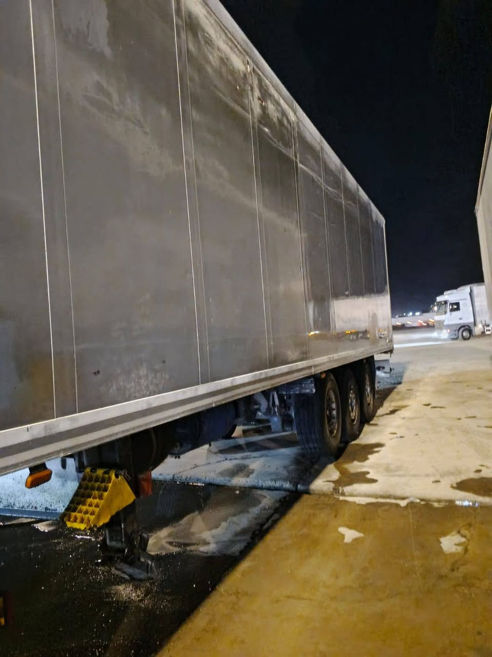 السلام عليكم براد شمتز جهاز اس بي 3 شاشه 200 بالكرتون هسه شاده ما مشتغل بالعراق الربانه سمك 7 ارتفاع ستاندرتخم تاير العنوان بغداد سعرها 90 قفل الشراي ينتصل ما متواجد على الفيس/***********
