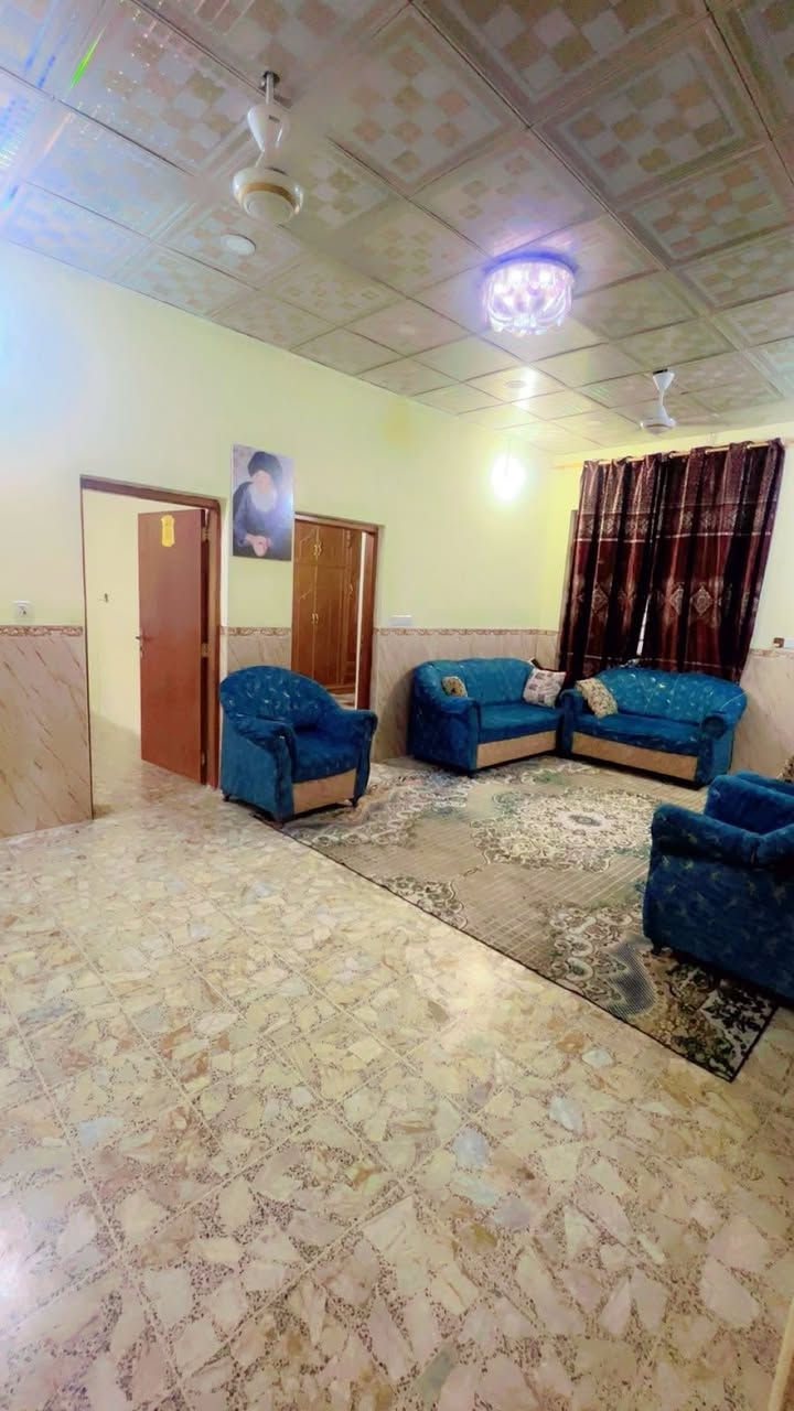 بيت للبيع او مراوس 220م شارع 15بناء منطقه 3000جديد 2022طابق واحد الستقبال 4*8  غرف نوم عدد اثنين 4*5 صاله 4*7ونص  مطبخ حار وبارد البناء مال جناي قرب مدرسه الكرار وسيد كامل الشارع المؤدي لشارع الصب  ***********
