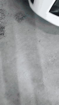 السلام عليكم هايس موديل ٢٠٢٠ سياره جهازة نص فول باب كهربائي تبريد محمور ١٤ نفر السيارة بيها بارد بالصفحة الطويله شويه تعميره مو حلو  وسحبات كارت مبين بالفديو وبيها سونار السعر ٣٢٥ وبيها  مجال كلش قليل الشراي يتصل على الرقم ***********
